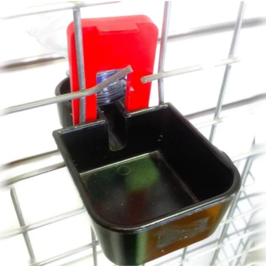 Поилка под бутылку Corti пластик