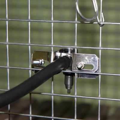 Поилка ниппельная Corti для птиц винт. крепление