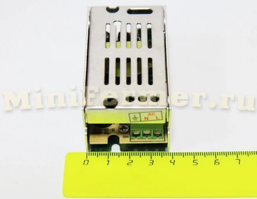 Блок питания 220V AC / 12V DC 1A.