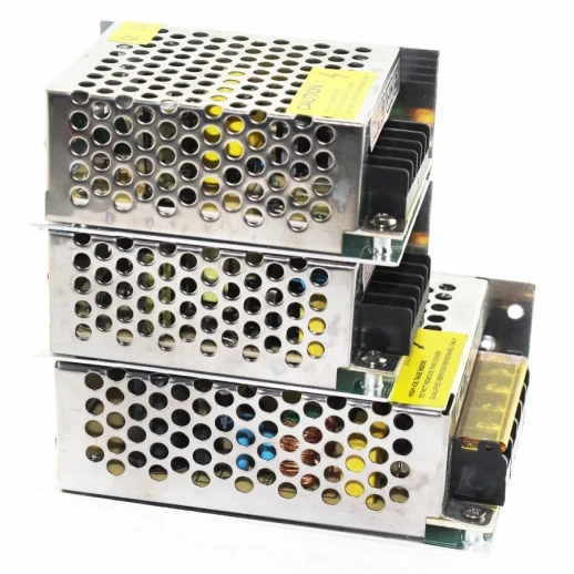 Блок питания 220V AC / 12V DC 1A.