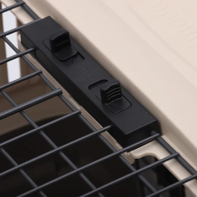 Переноска Pet Choice Superior Range 51х33х33 см с креплением к ремню безопасности автомобиля и металлической верхней решеткой