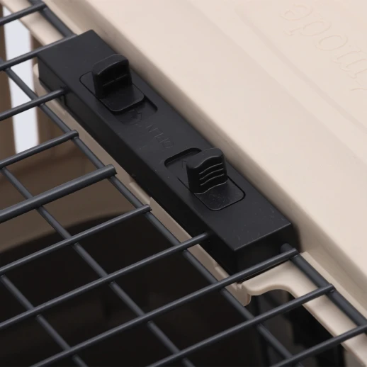 Переноска Pet Choice Superior Range 51х33х33 см с креплением к ремню безопасности автомобиля и металлической верхней решеткой