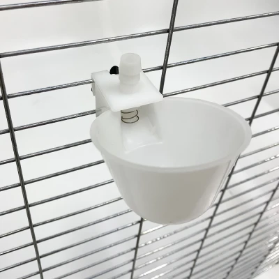 Поилка чашечная с креплением на сетку