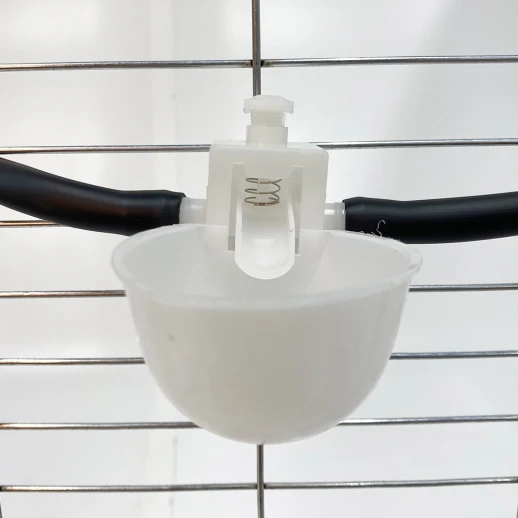 Поилка чашечная 9.5 мм с креплением на сетку и регулировкой уровня воды