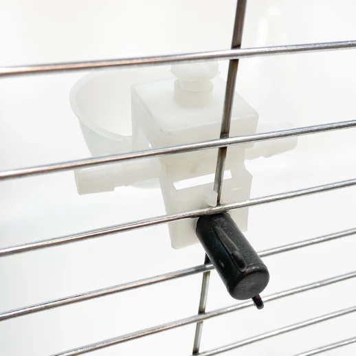 Поилка чашечная 9.5 мм с креплением на сетку и регулировкой уровня воды