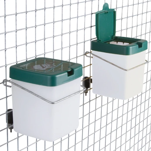 Поилка чашечная Gaun с бачком 0,5 литра для птиц