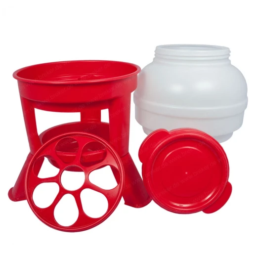 Кормушка бункерная Gaun 21 кг. пластик с разд. решеткой на ножках