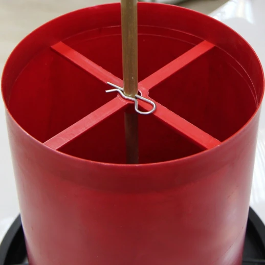 Кормушка бункерная Corti 18 кг. пластик с разд. решеткой без крышки для цыплят