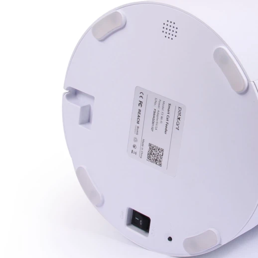 Автокормушка Petwant 2,8 л. для сухого корма белая c Led панелью