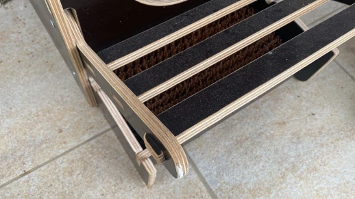 Гнездо для кур-несушек МирПтиц EggBOX 3 с яйцесборником