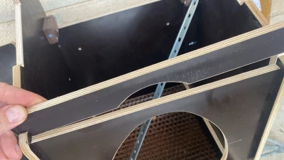 Гнездо для кур-несушек МирПтиц EggBOX 3 с яйцесборником