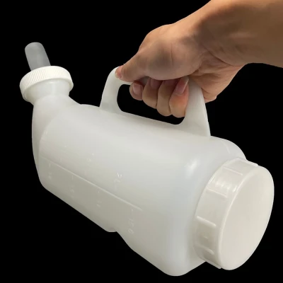 Бутылка LSTL для кормления теленка с силиконовой соской 2 л. белая