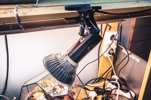 Патрон-прищепка E27 с выключателем белый