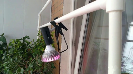 Патрон-прищепка E27 с выключателем белый