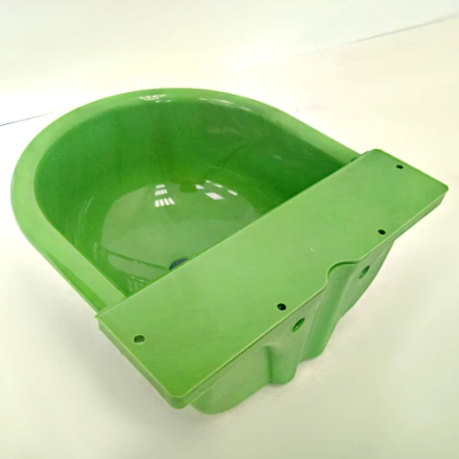 Поилка чашечная Corti автоматическая 3 литра пластик с боковым подводом 1/2