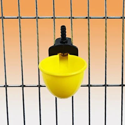 Поилка чашечная Gaun 50 мм пластик с креплением на сетку