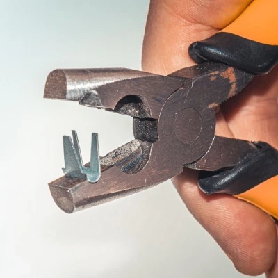 Скобообжимные плоскогубцы