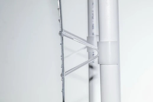 Крепление трубы 25 мм на сетку