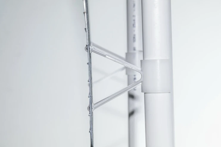 Крепление трубы 25 мм на сетку