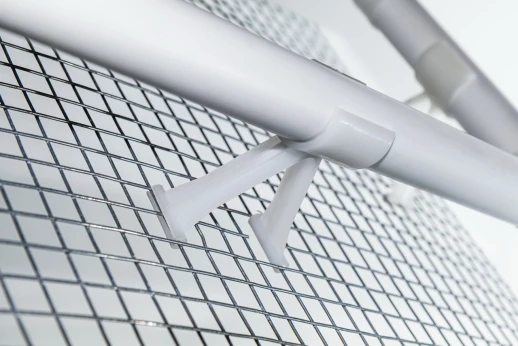 Крепление трубы 25 мм на сетку