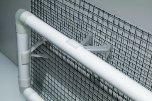 Крепление трубы 25 мм на сетку