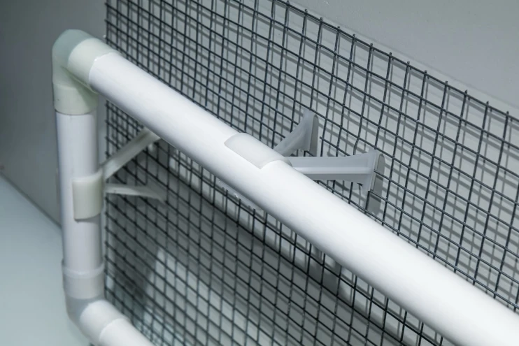 Крепление трубы 25 мм на сетку