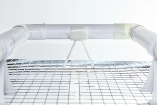 Крепление трубы 25 мм на сетку