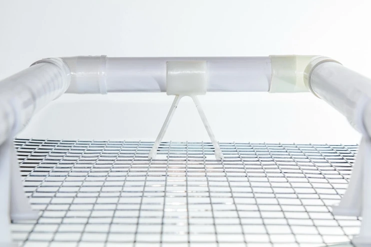 Крепление трубы 25 мм на сетку