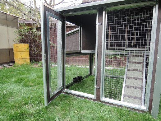 Курятник с выгулом и гнездом Зимняя Мечта с выгулом и гнездом, утепленный