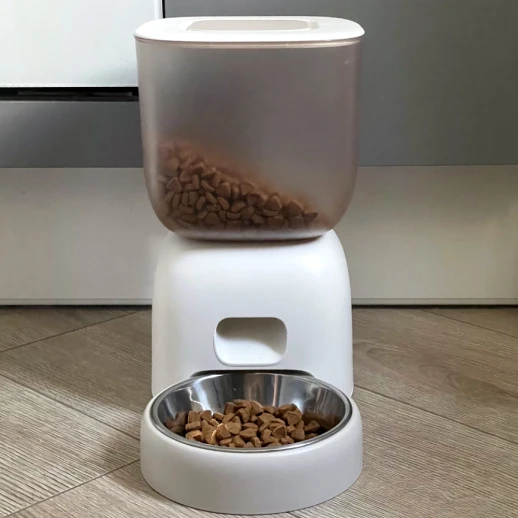 Автокормушка Petwant F14-LCD 3 л для сухого корма с записью голосового сообщения