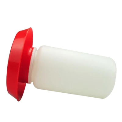 Поилка вакуумная LSTL для домашней птицы 1 л красная