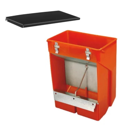 Кормушка бункерная Novital для кроликов 2 секционная пластик с крышкой