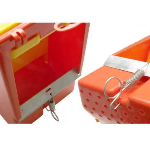 Кормушка бункерная Novital для кроликов 1 секция пластик с крышкой